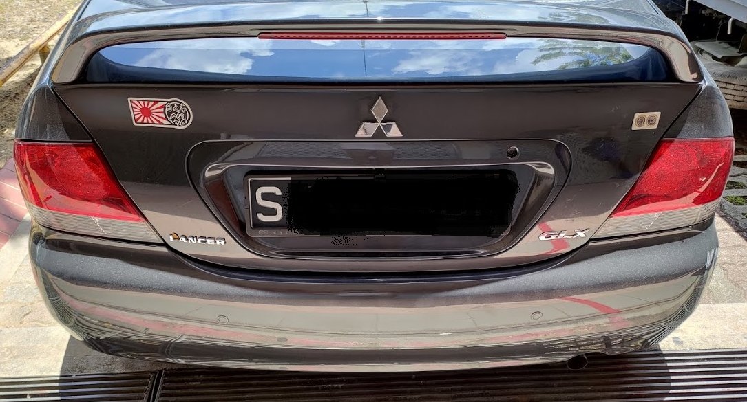 うにうに オリンピック どうぞどうぞ の話とは別に 右翼のtink氏にシンガポールを走る立派な旭日旗デザインステッカー を貼った車を見て欲しくて 旭日旗デザインのtシャツ着てる人がシンガポールはたまぁにいても 写真撮らせてくれ と言えなかったの