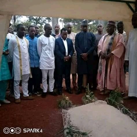 Pcrn_Officiel's tweet photo. Le président du PCRN l'honorable @CabralLibii, les honorables @nourishka1, @francoisbiba et leur suite ont effectué le déplacement de Foumban hier Samedi 14 mars afin de rendre hommage au Dr Adamou Ndam Njoya et apporter leur soutien moral à sa famille. https://t.co/IKvd1EdBEc