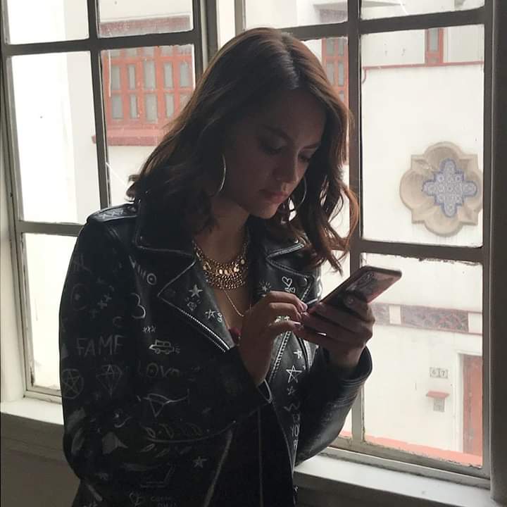 📱