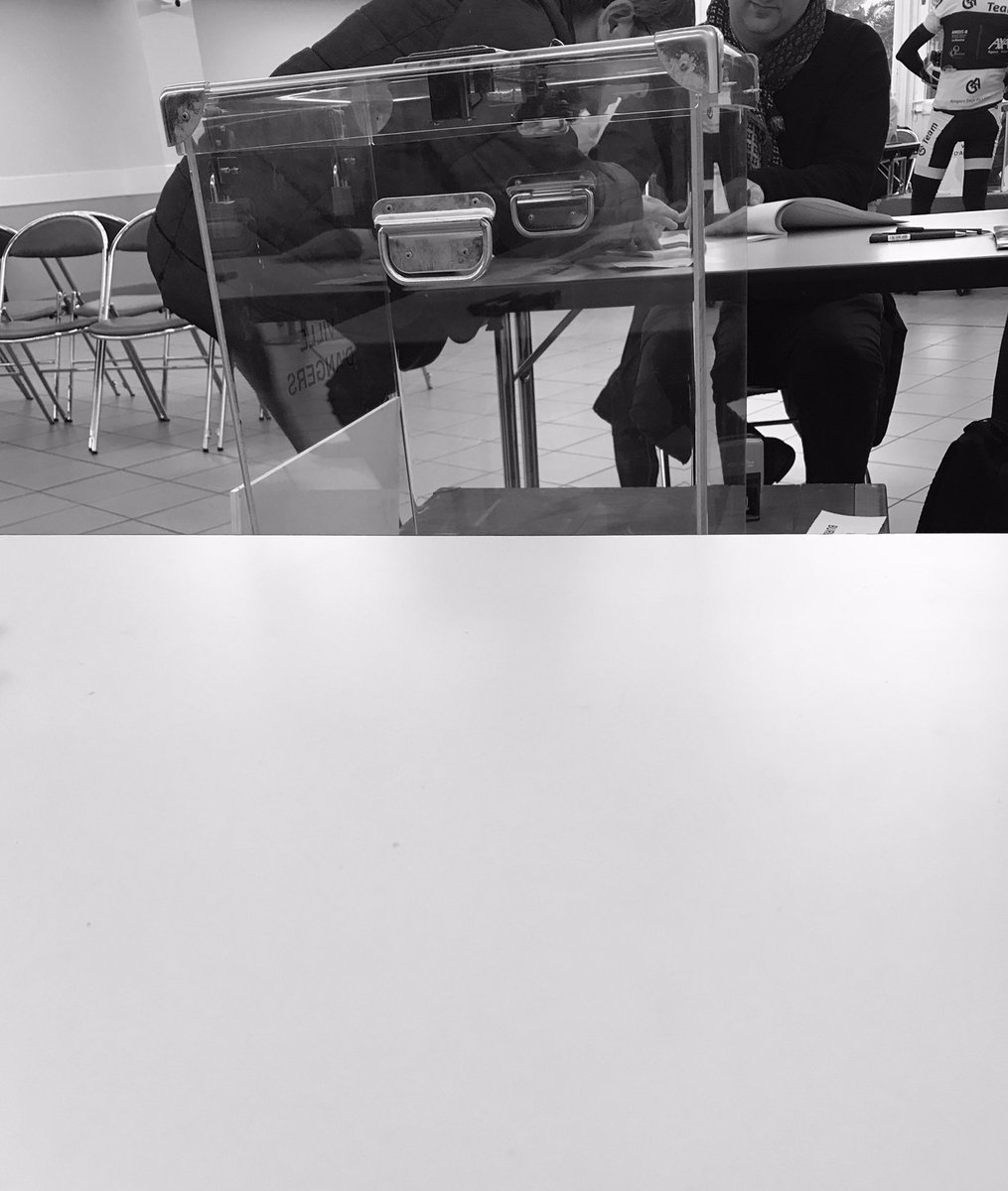 christof_grauX's tweet photo. Déjà beaucoup de monde au bureau de vote 505 #municipales2020 @Angers https://t.co/7lYkQ2og1i