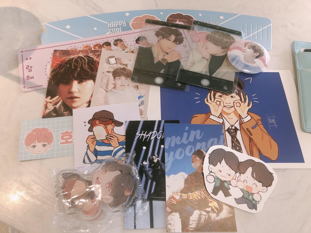 mistyunki's tweet photo. thanks @geniusxhope for organising this cafe event and the cupholder is rly too pretty ㅠㅠ got a few fansupport too and can i say it's all so pretty like talentry popped 😫 thanks to @itzgcf for talking to me too hehe

#GENIUSXHOPE #GENIUSXHOPE_SG https://t.co/RfGBBdTizG