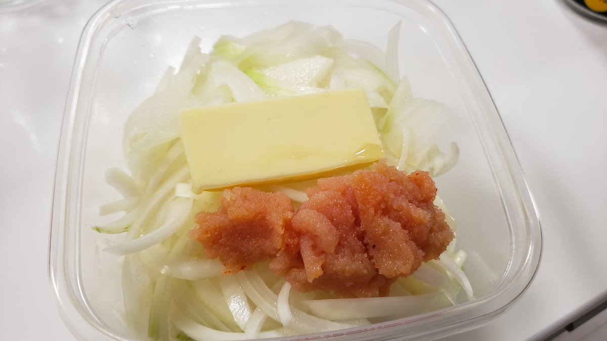 ore825's tweet photo. 今が美味しい新玉葱は切って明太子とチンするだけで極上の一品に変身します！

「新玉葱の白だし明太バター」

容器に新玉葱一個250g、明太子25g、白だし大さじ1、バター10g入れラップし600w4分チンして混ぜるだけ！

バターの香りと明太子の旨味で新玉ねぎが飲めます

※良く噛んでお召し上がり下さい https://t.co/JUC2uA02KN