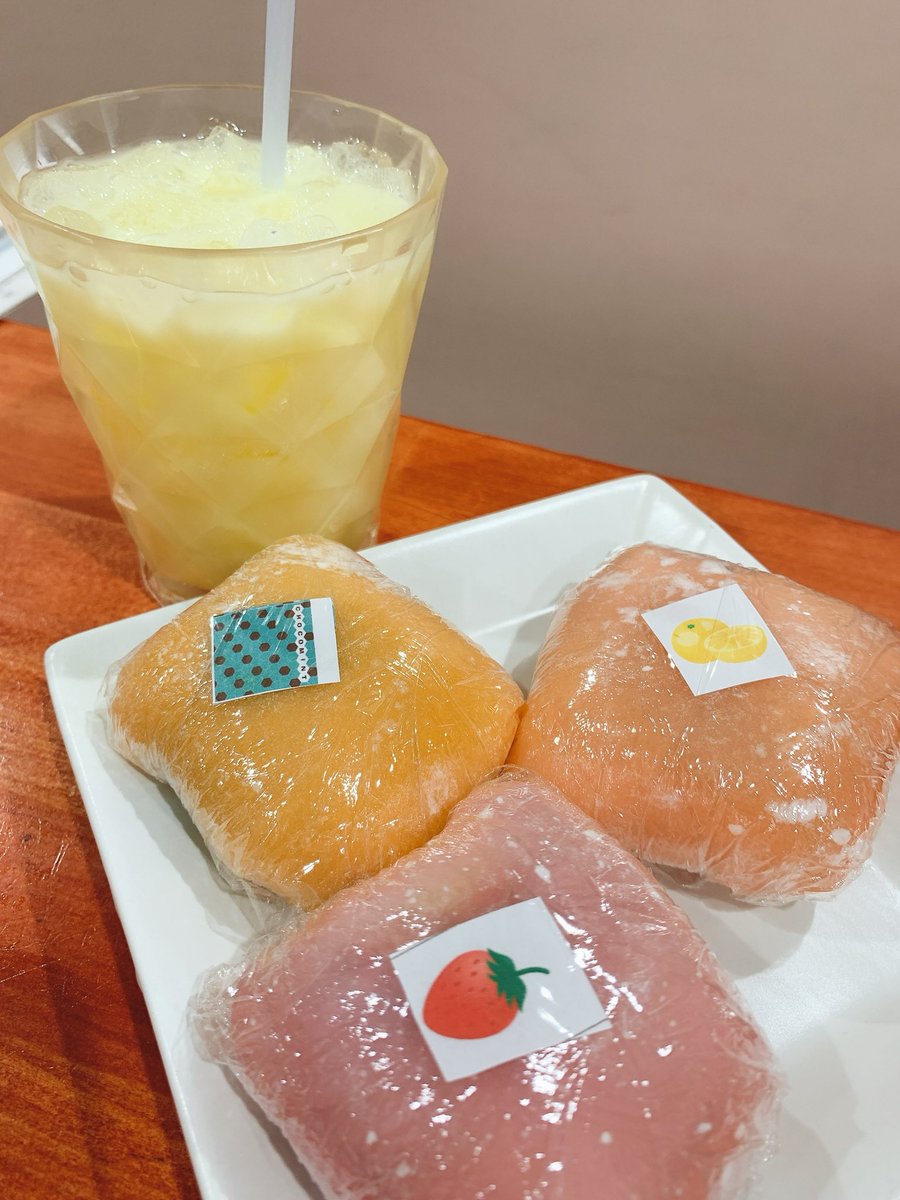 shiratamaosaka's tweet photo. 大福いろいろ20個以上プレゼント！
第12弾
しらたま＋をフォロー、
プレゼントツイートをリツイートしてくれた方の中から抽選で１名様にプレゼント
クール宅急便にて送付
当選者にはDMいくよ
※3月19日夜締切
※このプレゼントに関してのDMはご遠慮ください。
※白玉粉が入っていた箱で送ります https://t.co/DpUvCdaE6L