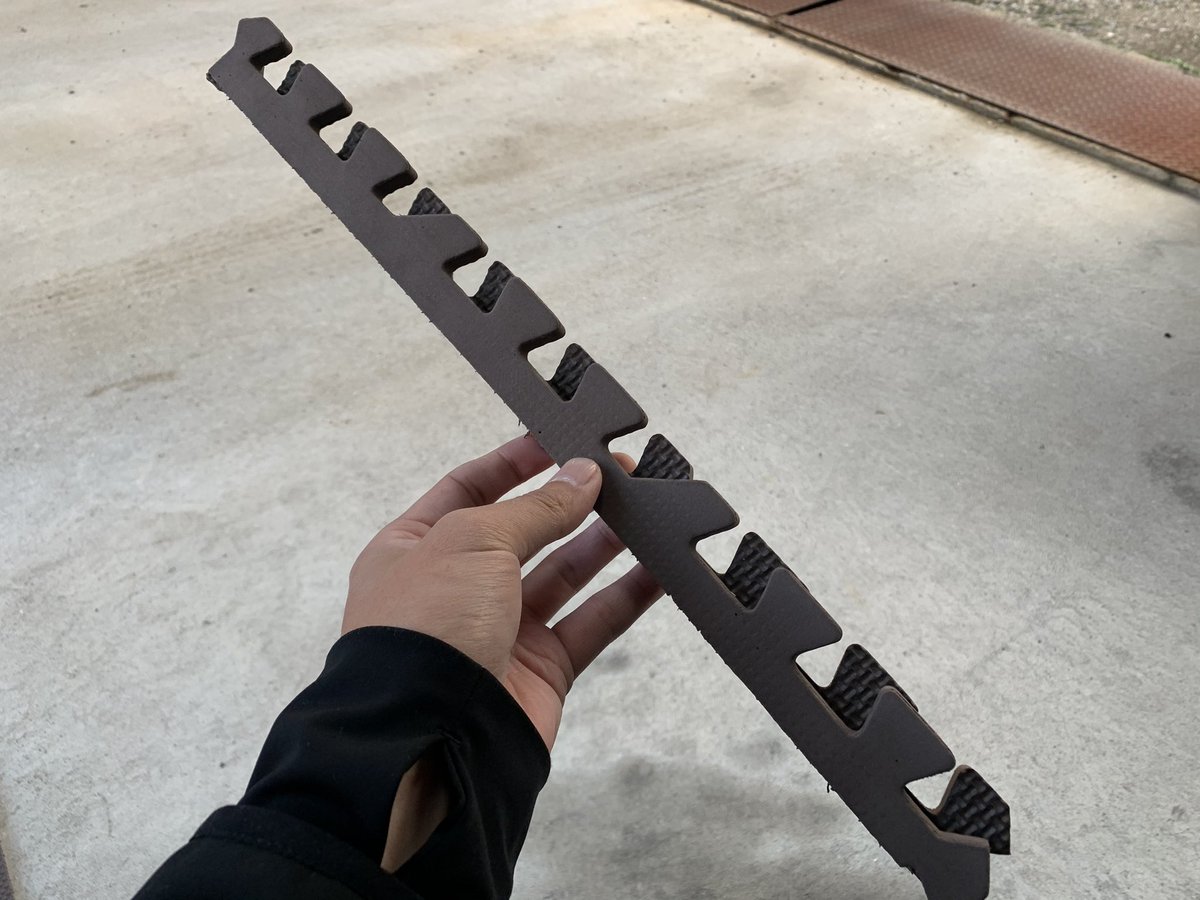 GEAR83's tweet image. 100円で玄関にロッドホルダー作りました❗️

#バス釣り #釣り #釣り竿