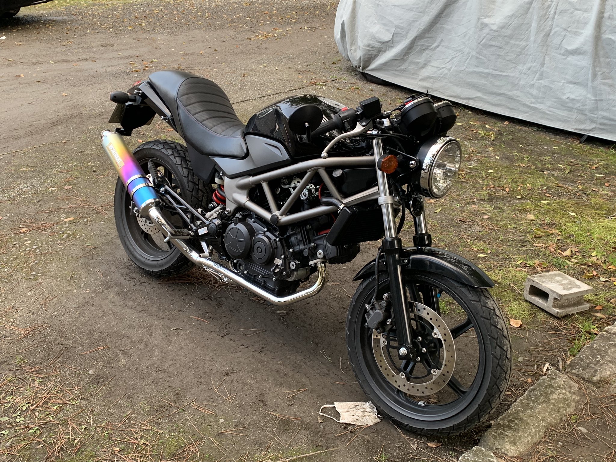 VTR250 FI カスタムシート　ローダウン VTR250 MC33 タックロールシート 黒白 加工後未使用 安心の純正