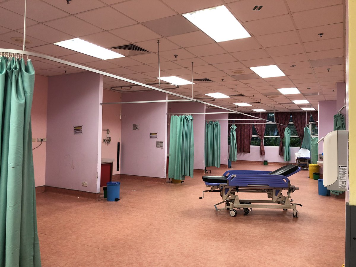 ilvzvhg's tweet photo. Empty beds... Rare sighted in ED Yellow Zone Hospital Serdang due to COVID-19 Apocalypse. #terminalcleaning #prayforMalaysia #COVIDใผ19 https://t.co/z0haHlbndJ