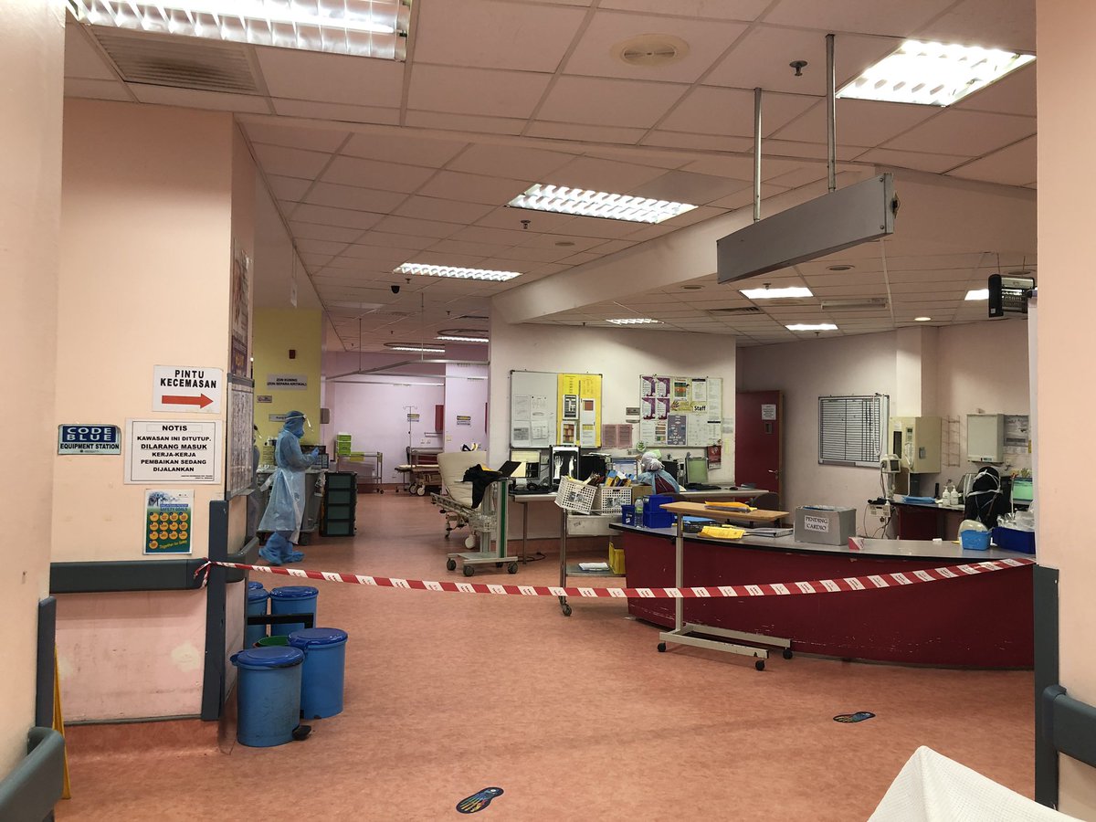 ilvzvhg's tweet photo. Empty beds... Rare sighted in ED Yellow Zone Hospital Serdang due to COVID-19 Apocalypse. #terminalcleaning #prayforMalaysia #COVIDใผ19 https://t.co/z0haHlbndJ