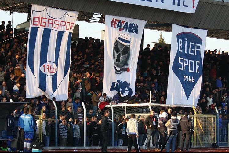 Neredeyse 2 . Devrenin tamamı 10 kişi oynayan karamürsele tek kale oynamamıza rağmen bi gol bile bulamayan oyuncularımız görüyoruz ki şampiyonluğa inanmamış bizimde sabrımız kalmadı.
Bu semt bizim bavullarınızı toplayın siktirin gidin.