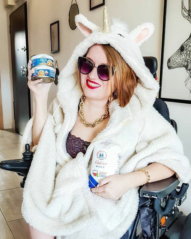 A jak tam Twoja SWAGapokalipsa?! Pamiętaj: nawet siedzenie w domu nie zwalnia Cię od bycia najlepszą wersją siwbie! Dlatego jestem jednorożcem 🦄  #zostajewdomu #zostańwdomu #zostanwdomu #faszynfromraszyn #fashionoutfit #siedzęwdomu #janoszedres #tuńc… ift.tt/2votCRx