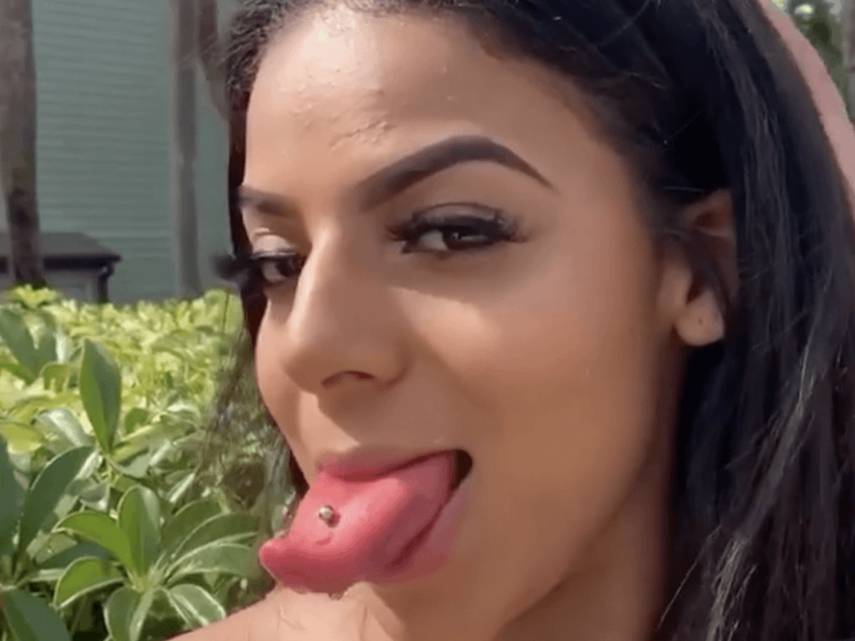 Michael Blackson Gets Boo'd Up W/ Insanely Long Tongue Thick Vixen Mik...