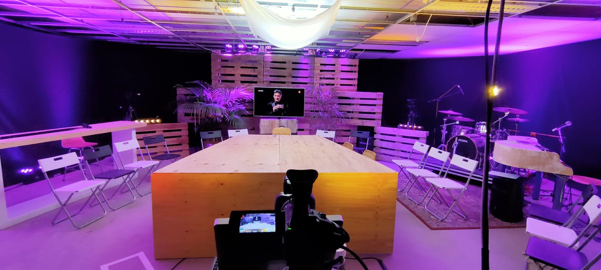 Wij gaan onze livestream faciliteiten de komende weken volop aanbieden. Colleges, cursussen, symposiums, webinars, lessen, kerkdiensten, concerten. Niks te gek! Heb je dit nodig in de omgeving Leiden, dm me! #helpeenzzper #wemoetenwatverdienen