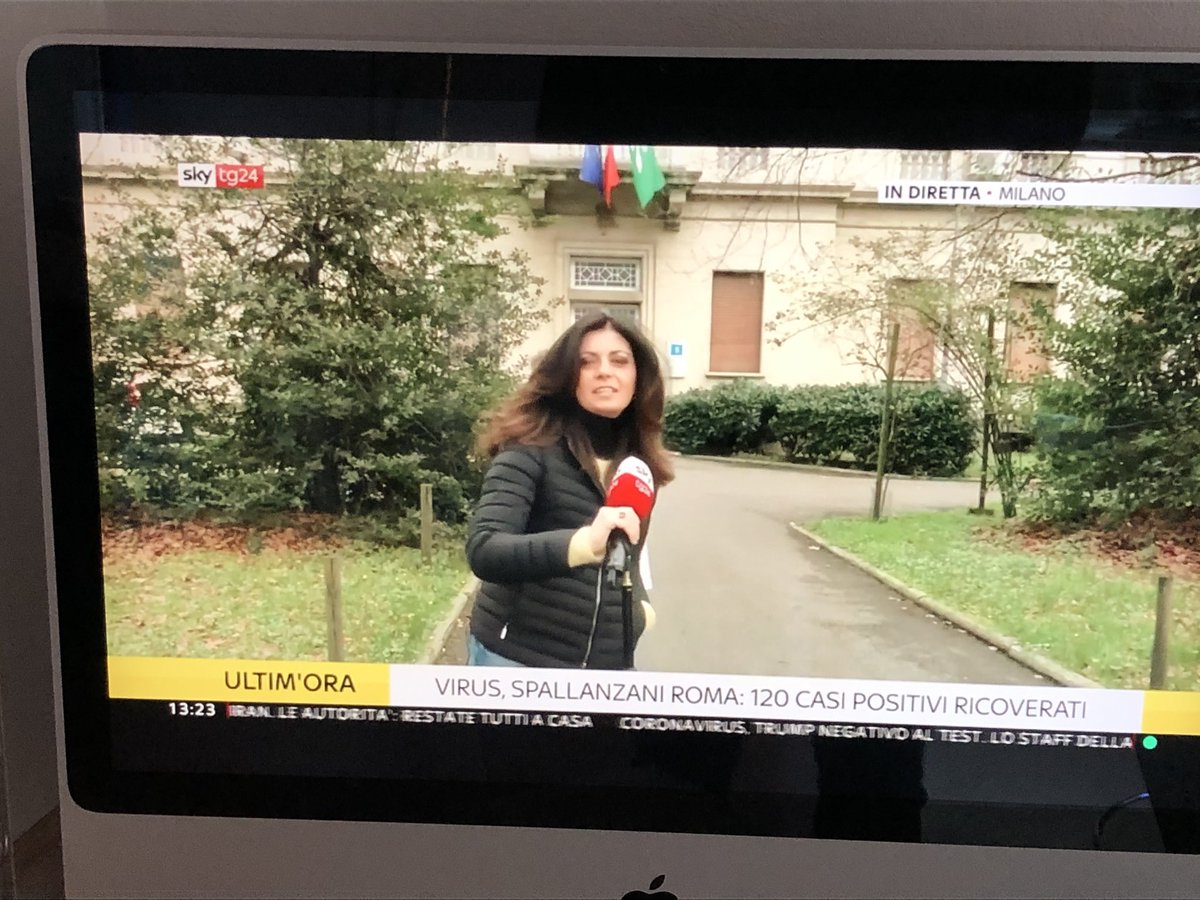 Safety first!! Keep distance then use same microphone 😂 #skytg24 #coronavirus