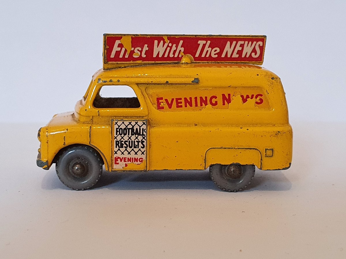 WeLoveDiecast's tweet photo. Here's a Grey Plastic Wheel Variation of the Matchbox Lesney Moko No 42 Evening News Bedford Van... Roll up Roll up #WeLoveDiecast #Matchbox #Diecast #LesneyMoko #vintageDiecast #ModelVan #BedfordVan #EveningNews https://t.co/cwA4Ij8Anz