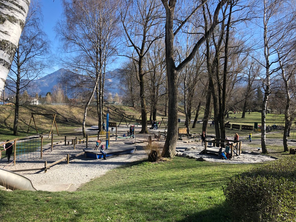 #COVIDー19 Vorarlberger nutzen die Zeit an der frischen Luft bevor die Spielplätze morgen geschlossen werden.