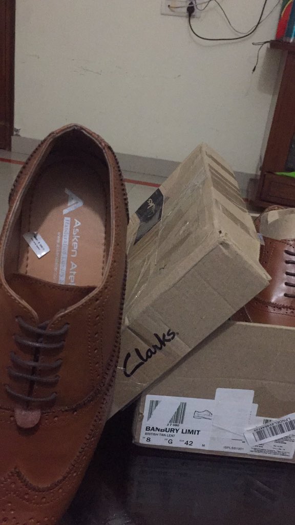 sandy13sharma's tweet image. Order Clarks shoes on @amazonIN and got some Asken Atelier! And worst part is that its not a mistake they tried to make it Clarks Orignal! Sent a damaged Clarks box and put some fale stickers!! @amazonIN and @CloudtailIndia are selling fake products! #fakeamazon !