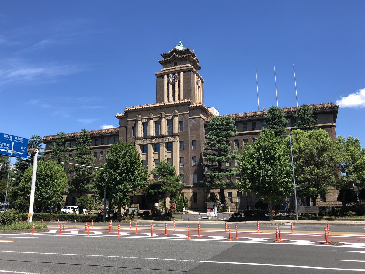 魚交 さめ 時計がある方が名古屋市役所 時計がない方が神奈川県庁