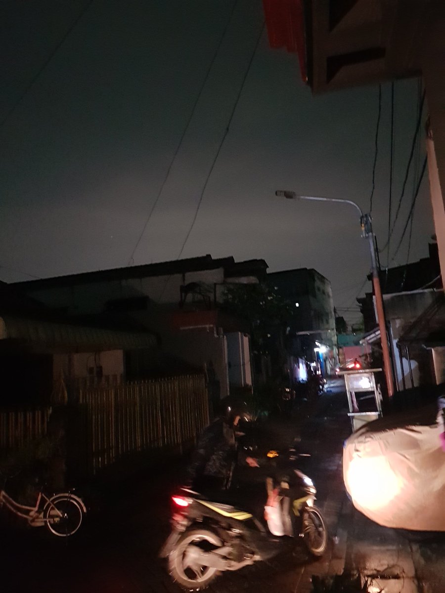 Kampung2 pasar kembang - diponegoro lampu padang, termasuk lampu kota dan traffic light. Sudah 30menit lebih  <a href="/e100ss/">Radio Suara Surabaya</a> <a href="/pln_123/">PT PLN (Persero)</a>