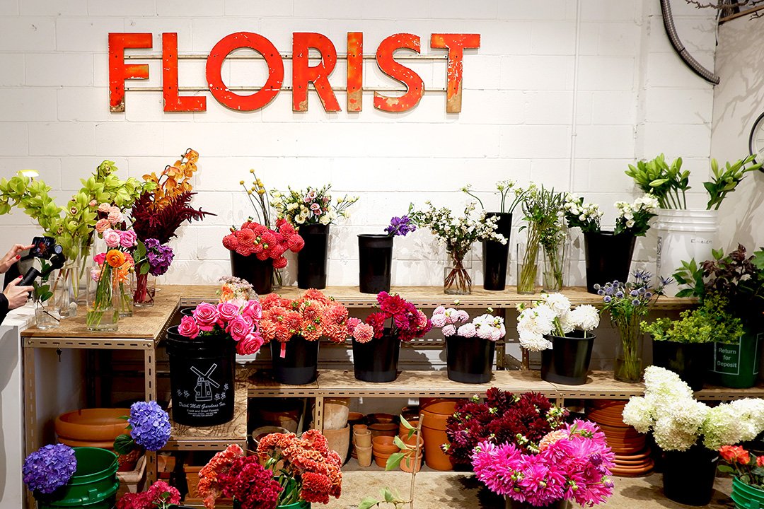 eatingthroughto's tweet photo. It's spring year round at Emblem Flowers! 💐 Check out our latest blog on the #gearyave neighbourhood guide!

https://t.co/WxTYBffIbf
--
#emblemflowers
#neigbourhoodguide
#eatingthroughTO
#torontotravels
#seetorontonow
#exploretoronto
#florist
#flowerarrangements
#bouquet https://t.co/mUFxJ1IBG4