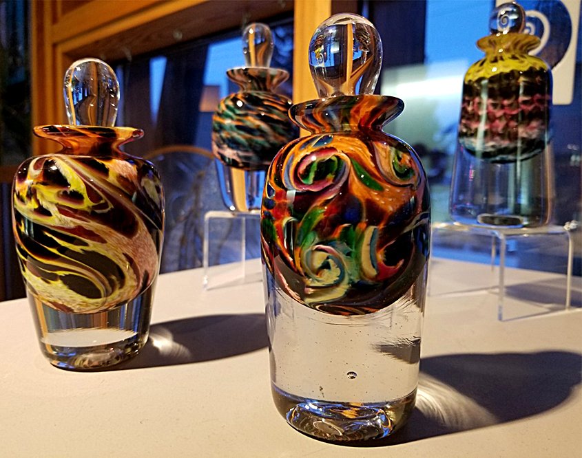 GALLERY SHOP
MARCH FEATURE GLASS ARTIST
John Kepkiewicz uses bold, rich, vibrant colour in classical forms, revealing how one can lose oneself in thought and reflection.
theclayandglass.ca/the-g…/about-the-gallery-shop/
#glassart #glass