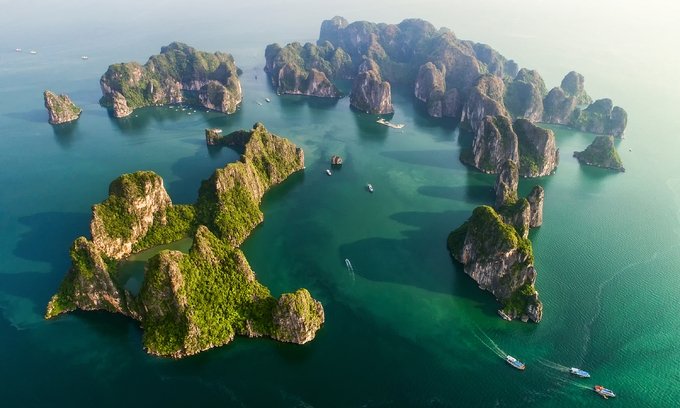 DUYBOBO's tweet photo. On #COVID2019 fight
Vietnam’s list of tourism hotspots refusing visitors is expanding as the country's Covid-19 epidemic has intensified since last Friday.
Quang Ninh province stopped receiving visitors to Ha Long Bay, a UNESCO natural heritage site, as well as Bai Tu Long Bay. https://t.co/XFvC9Oi1eM