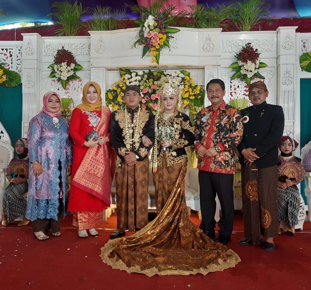 YaniSunarno's tweet photo. Tetap jagong tetap happy, sehat slalu...
Selamat menempuh hidup baru bg yang melangsungkan pernikahan...
Tdk bersalaman bukan berarti bukan teman Lur...  
&amp; jangan lupa biasakan pola hidup sehat yaa...🌹
#Klatensehat https://t.co/f7JKLTSn3T