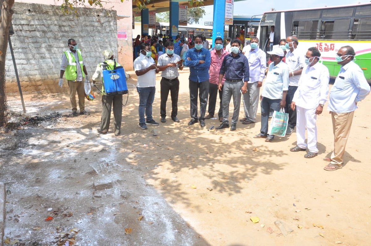 tsrtcmhbd's tweet photo. Municipal commitioner and dm mhbd is taking preventive steps by spraying disinfected spray and bleaching powder at mhbd Rtc Bustand https://t.co/ErZsEogt0i