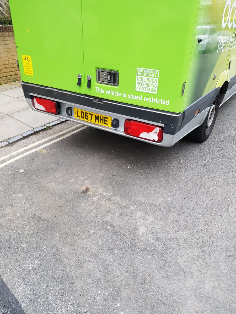 MilaGriebel's tweet photo. @Ocado your drivers attitude sucks. I'm not dirt. Your parking problems are yours to own . OWN THEM AND STOP THE #HarassmentIsReal https://t.co/eRcOaUwACS