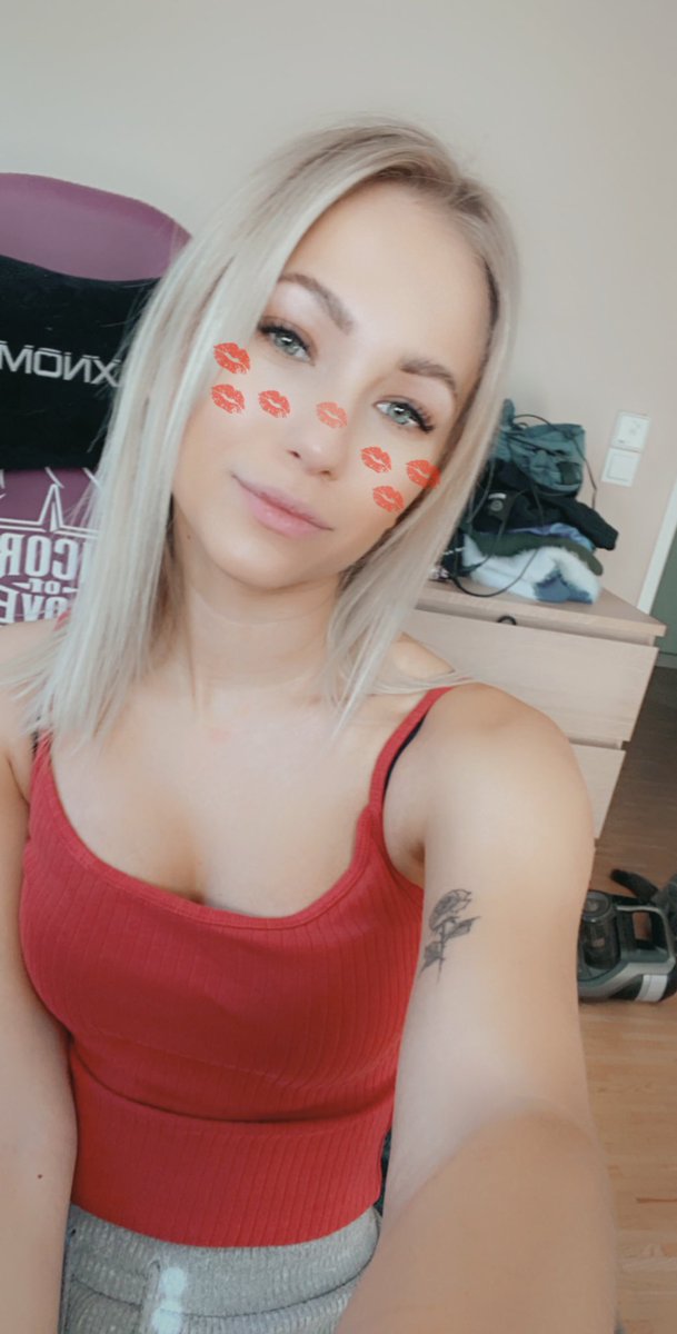 dynamitladyreal's tweet photo. I am online 🥰 https://t.co/HSBHOxDDdu https://t.co/3CKkMxPoIa