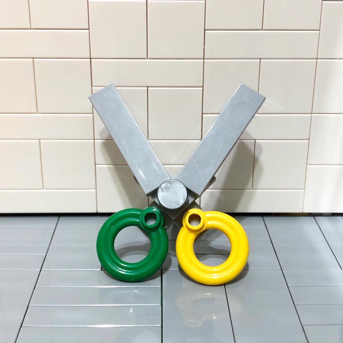 かめやん 工作セット クレヨン はさみ のり あと数日で娘は卒園です 彼女が製作が好きだと担任から聞きました 得意なことを見つけてからは毎日のように友達に手紙を書いたり 何か工作を渡したり 出来ることがたくさん増えて また新しい世界へ