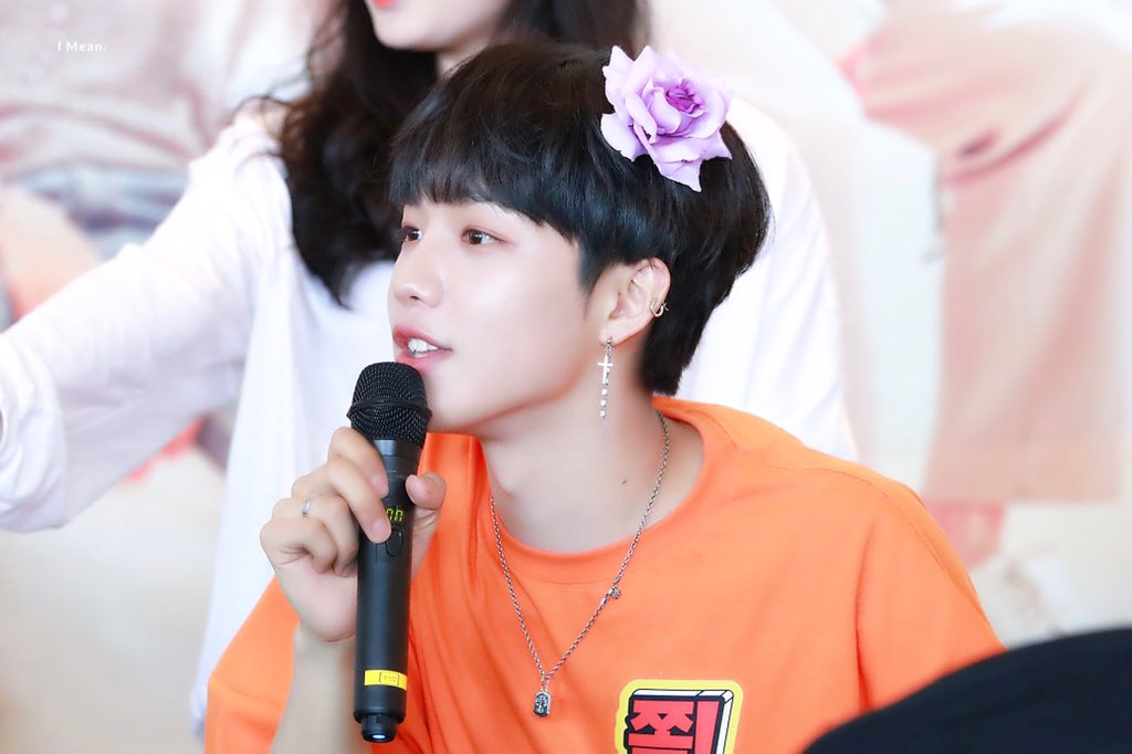 IMean1225's tweet photo. 190622 부산 팬싸 

예쁜데요🌸

#임영민 #에이비식스 #AB6IX https://t.co/bgRNJ6E8Cw