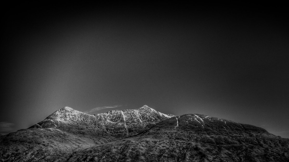 oliver_w's tweet photo. Sunday #wanderlust emotions 🖤 // #Scotland #photography #photo #travel #landscape https://t.co/dkJhOh6f9I