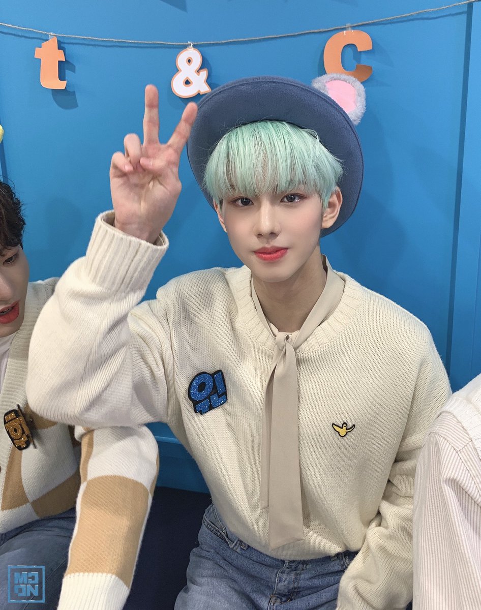 ❄️Meet &amp; Call💎

태어날 때부터 방토끼 #윈 🐰

#MCND #WIN #into_the_ICE_AGE #ICE_AGE