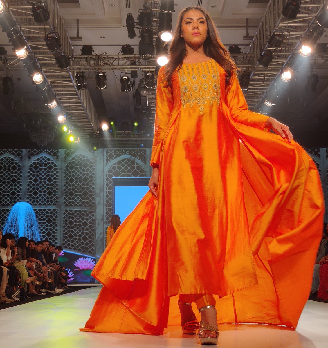 MissKyra12's tweet photo. #SpanFashions presents their newest collection featuring lots of embroidery and elegant silhouettes at the #BombayTimesFashionWeek #BTFW #BTFW20 #fashionweek @TimesFashionWk #TimesFashionWeek https://t.co/Xp6elhlc0f