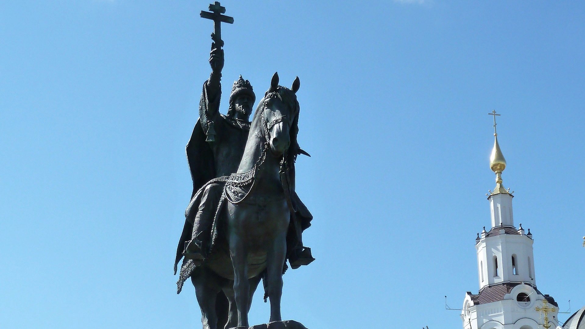 Памятник Ивану Грозному в Астрахани