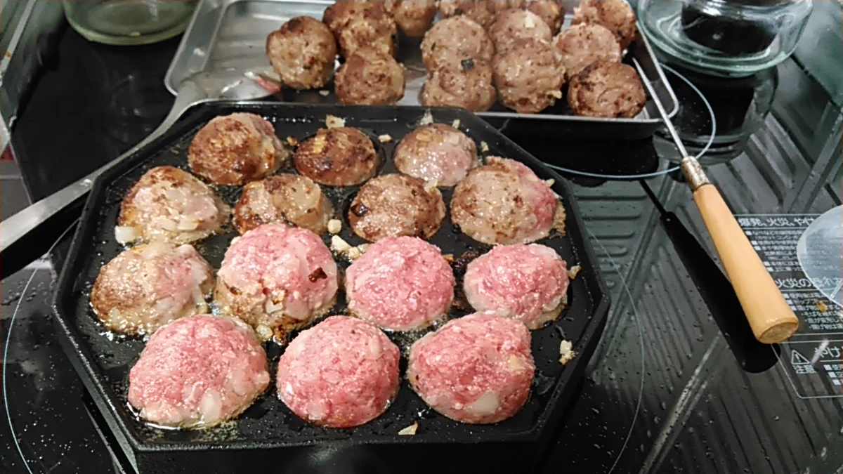 ミートボールをうまく作れない？たこ焼き器を使えば誰でも簡単に作れるwww