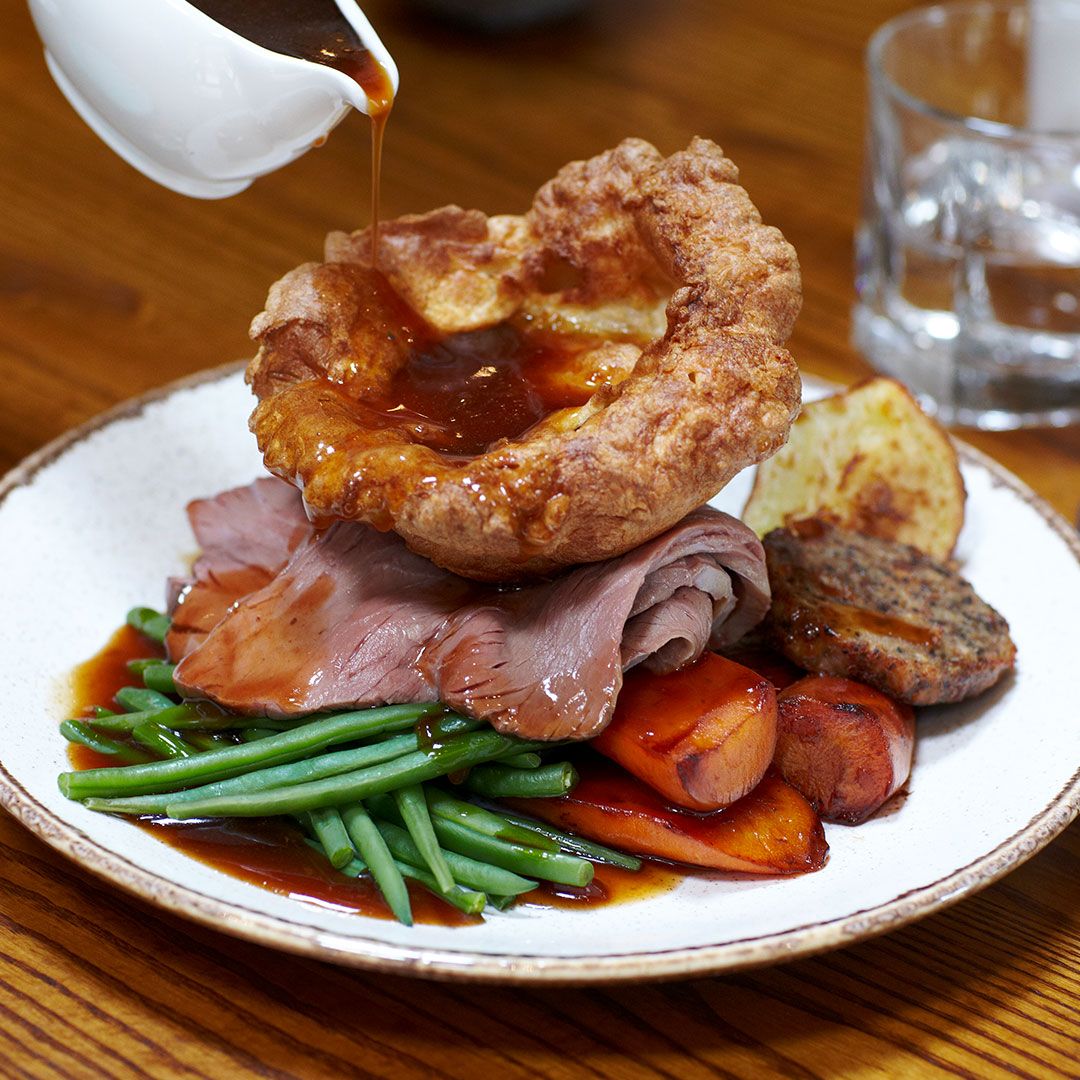The perfect #Sundayroast? 🤔 One without the washing up afterwards! 😁 We’ve got you covered 👌