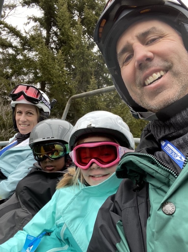 AndyDusing's tweet image. Love hitting the slopes with these guys....