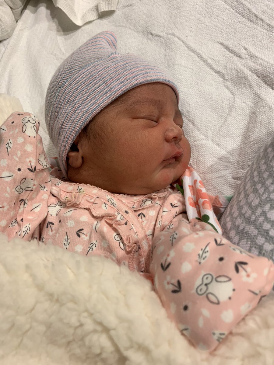 JulissaMeza20's tweet photo. I literally can’t put into words how much of a beautiful feeling this is so I’ll just leave this here.. love you mija🥺 https://t.co/TlCKu3xRhD