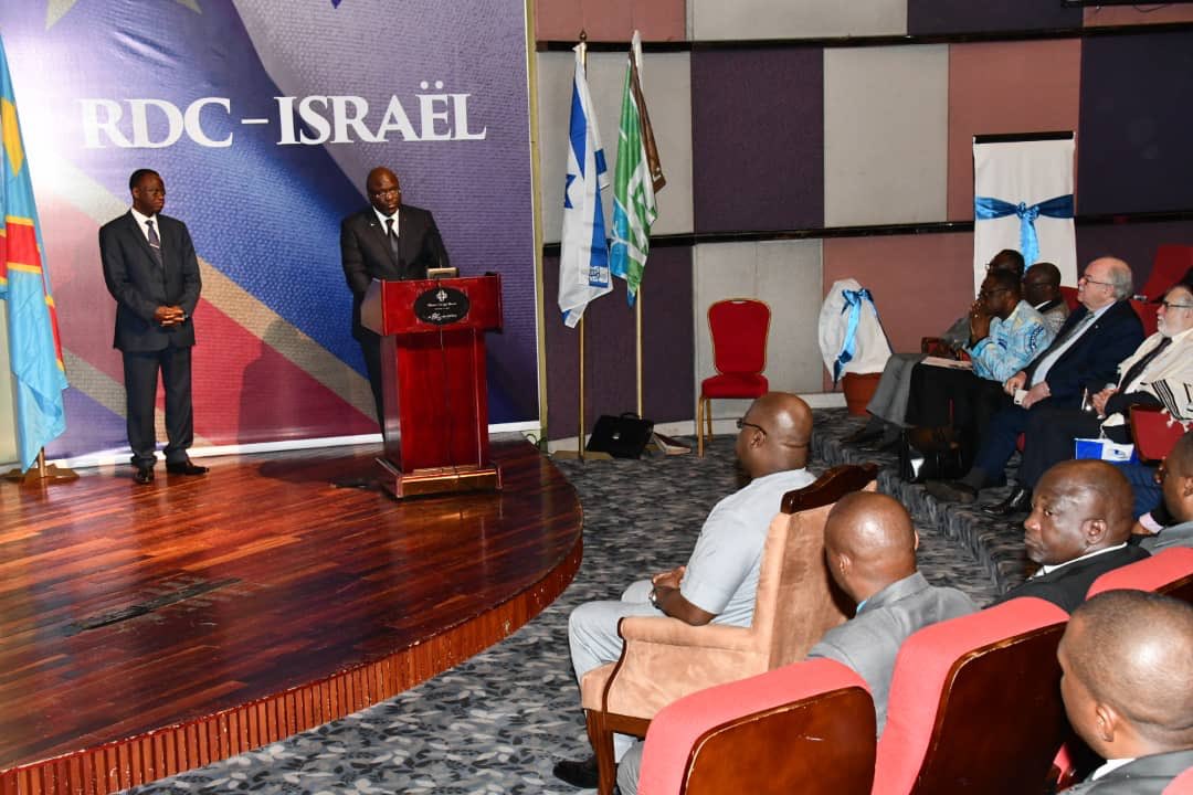 Presidence_RDC's tweet photo. #RDC 15.03.20 I Le Chef de l’État prend part à un culte #œcuménique de réaffirmation des liens d’amitié et de fraternité entre les #chrétiens de la #RDC et Israël en présence du Grand-Rabbin #AlbertGuigui dans l’auditorium du #Kempinsky Hôtel. #Israël #RDC #RDCIsraël. https://t.co/h3Z5hX6EOq