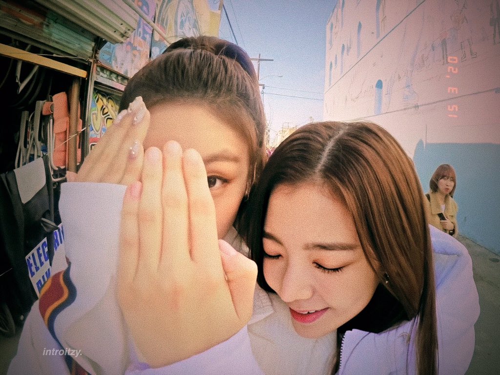 introitzy's tweet photo. 📷 — 📸

[ #yeji #lia #itzy #있지 ] https://t.co/buZfb7lGl1