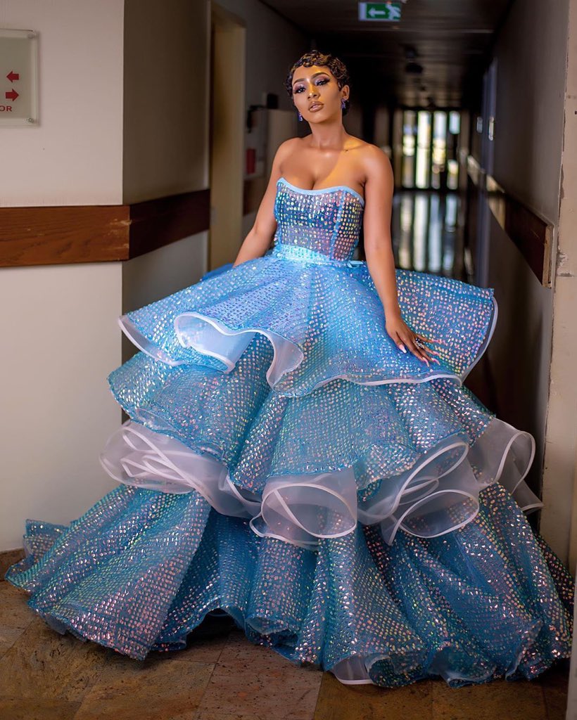 ghwedingvendors's tweet photo. #AMVCA with @official_mercyeke  wearing @donamatoshiofficial styled by the force @swankyjerry 
Mua:  @cattysglam_mua 
Hairstyling @ceezysstyling 
Photographer @trans4mazfotography 
#noswankynostyling https://t.co/uL7ygsPSVD