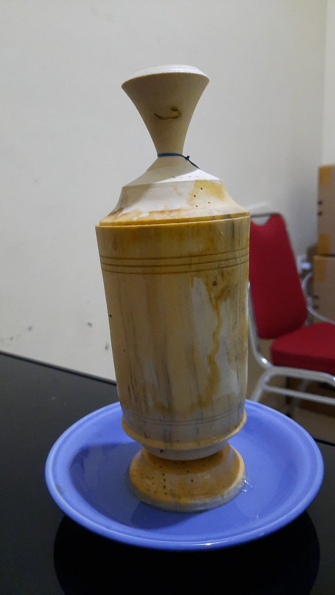 Salah satu cara saya meningkatkan kekebalan tubuh adalah minum air dengan cangkir kayu ini...he he