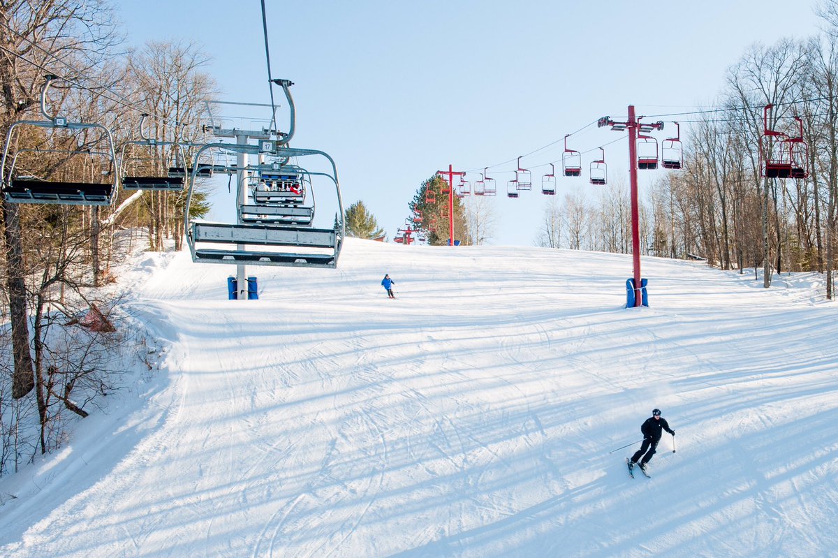 Day 2 of March Break brings us full sun, all runs open open and temps hitting 0C.

Our Sunday Special is available today - $33 lift tickets, $15 rentals and ski or board from 12:30 to 4:30.

See you on the slopes!