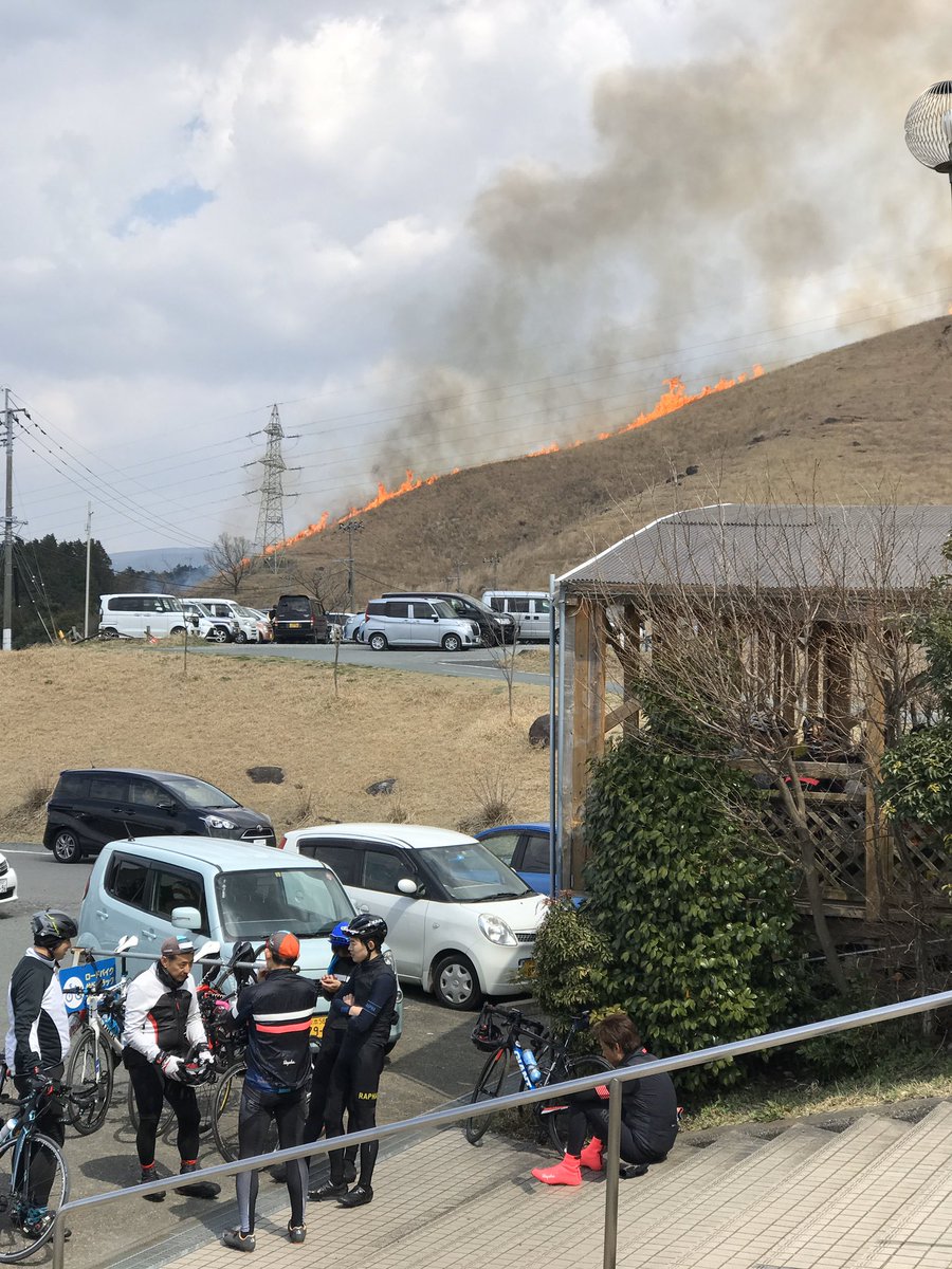 radaha's tweet photo. きょう参加したラファのライドは阿蘇や西原村、益城などを巡る60kmちょい🚲
熊本地震からの復興が、進み方はそれぞれだけど確かに見て取れた。
野焼きが見られたのもラッキー🔥だし、そもそもこのご時世に決行されたことがありがたい！ 
#RaphaCaravan
#FUKKOツイート旅 https://t.co/ElbymlxLvU