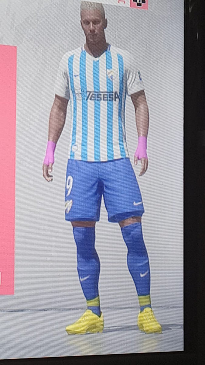 Bueno tenemos al primer refuerzo de la era de este equipo un tio con olor a gol que nos va dae mucha alegria vamos a darle la bienvenida <a href="/PaloteAdrian/">Adrián El Palote</a> con el dorsal numero 9 nuestro delantero estrella 💙💙