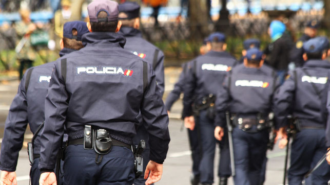 eldiarioes's tweet photo. ‼️ ÚLTIMA HORA | Incumplimiento del estado de alarma: delitos castigados con hasta cuatro años de cárcel y multas de 600 a 30.000 euros https://t.co/y9kncV0U1y Informa @pedroagueda https://t.co/02g2jw3nTk