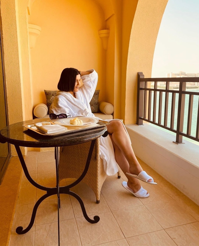 Toast to a bright start after a relaxing weekend
@celinetudor