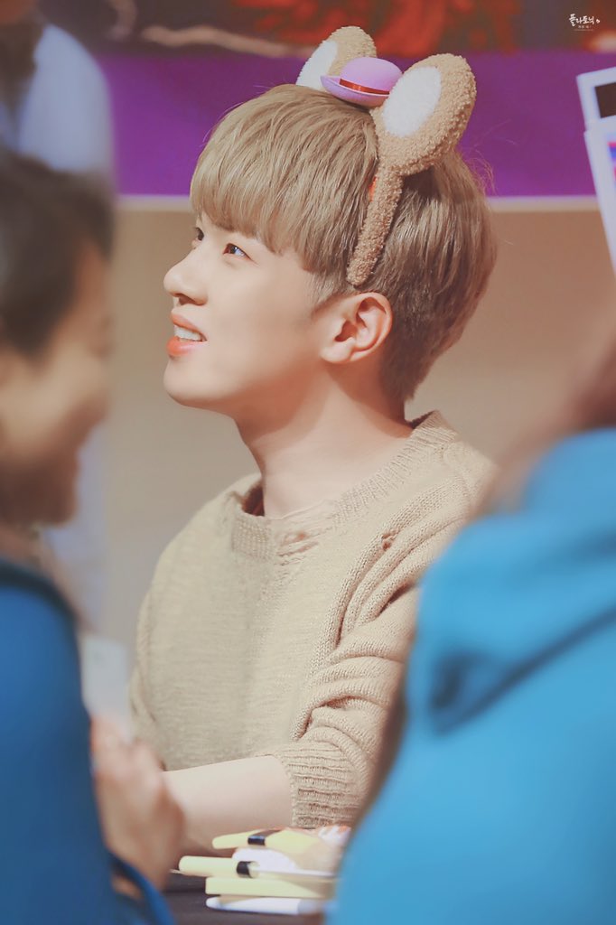 __Platonic_'s tweet photo. 191019 명동 팬싸 
#회승
 🐻🌱🐰🍑승구ㅠㅠㅠ

©️Platonic
@NFlyingofficial 
#엔플라잉 #NFlying #エヌフラ #유회승 #フェスン #Hweseung https://t.co/sfrtdKqKQR
