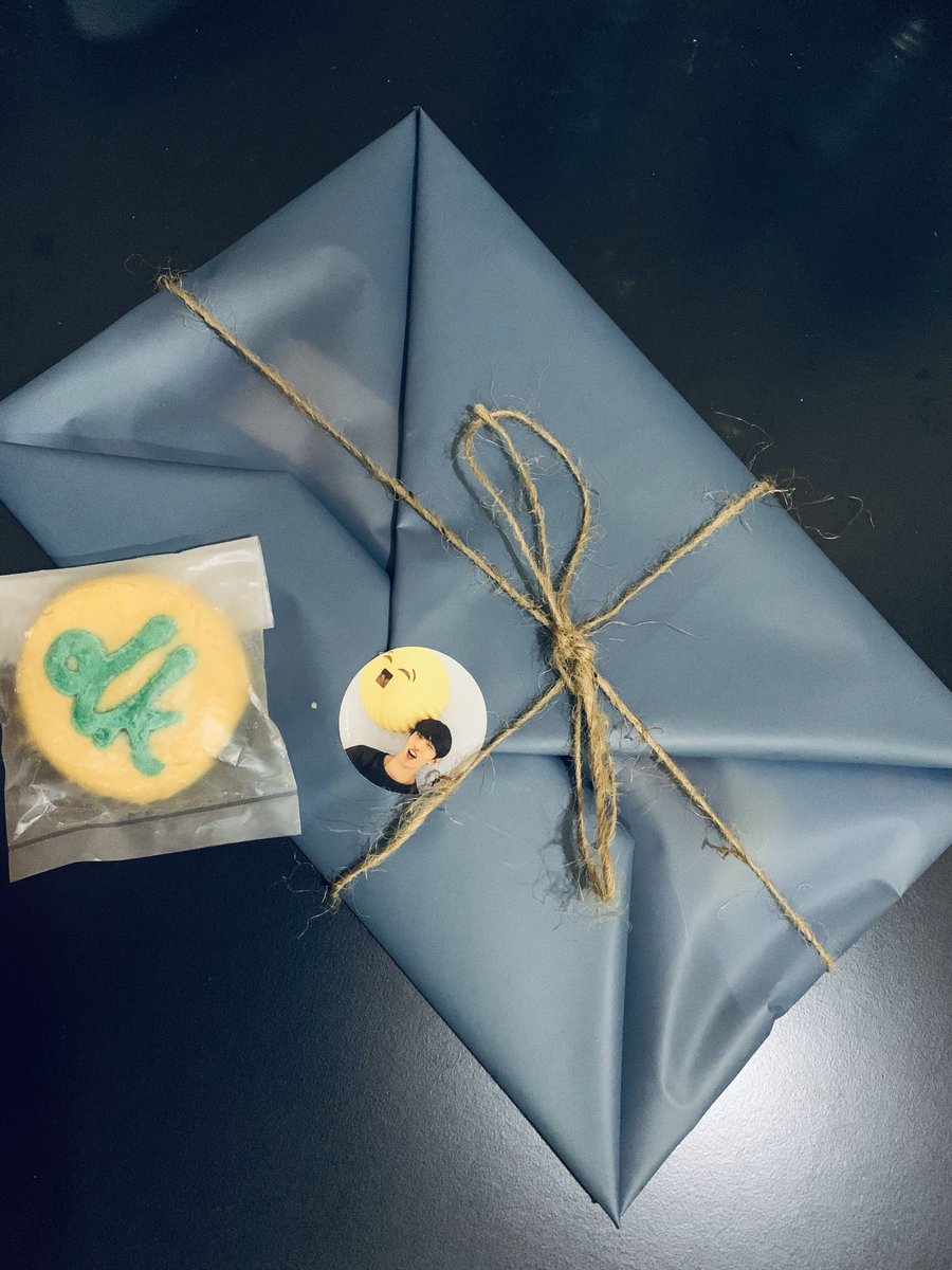 kyeo_omi's tweet photo. Congrats @kyeomsgal for the beautiful #FlyWithDK event! Thank you for the freebies! Sayang nak buka ><
Sorry x sempat nk jumpa before akak balik sbb masa baru nk letak buntut kt kerusi, akak dpt call dari hospital ๐ฅ https://t.co/oumnTmndaw