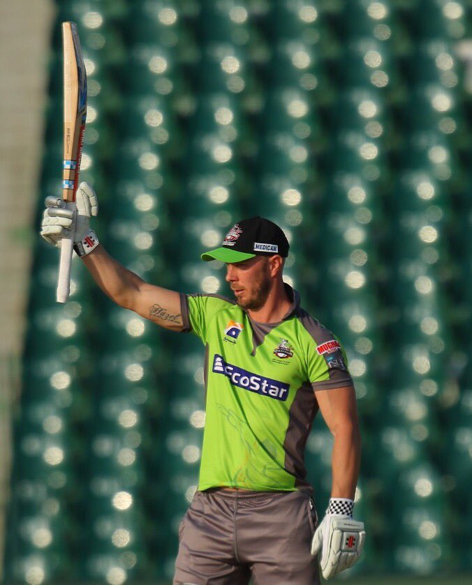 Superb 💯 by Chris Lynn 👏👏👏 , Congratulations #LahoreQalandars on qualifying for semi final of the #PSL5  #LQvMS #PSL2020